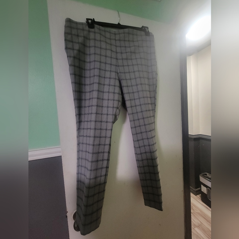 Worthington Woman's Grey Plaid Slim Leg Pants Size 18